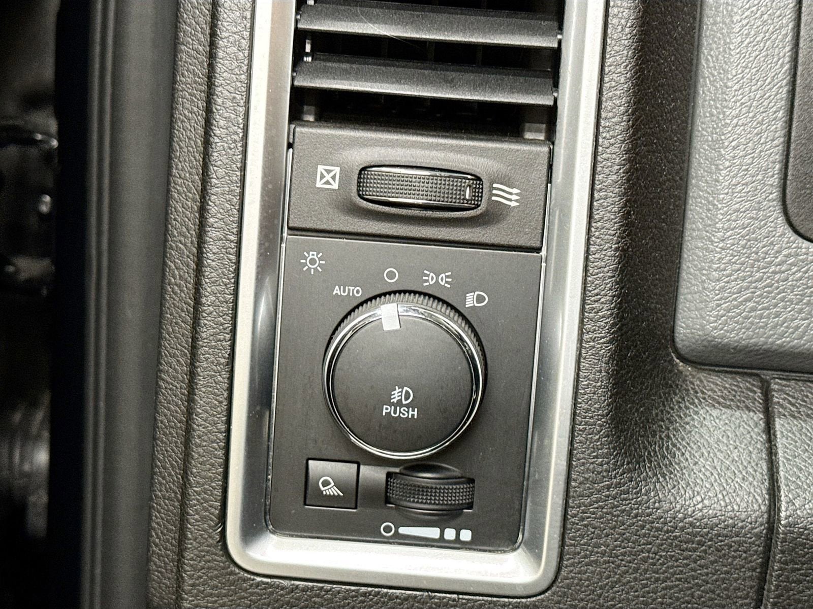 2019 RAM 1500 Classic Big Horn Crew Cab 4x4 5'7" Box