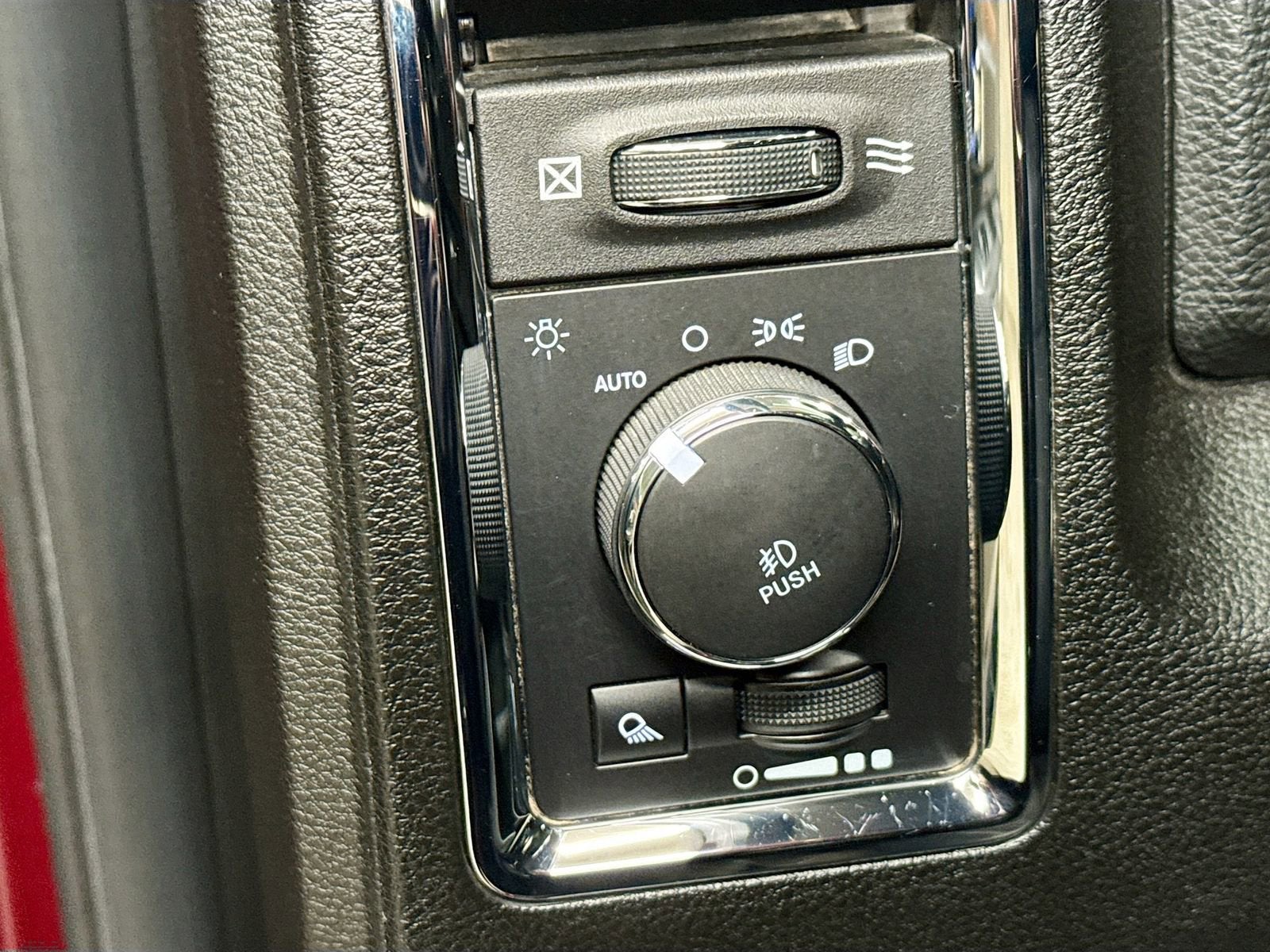 2018 RAM 1500 Laramie Crew Cab 4x4 5'7" Box