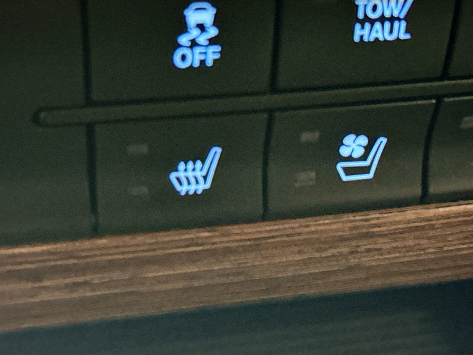 2018 RAM 1500 Laramie Crew Cab 4x4 5'7" Box