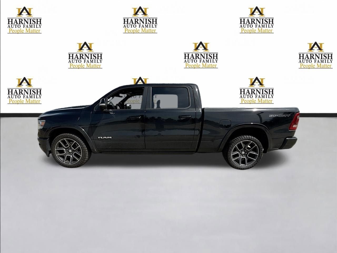 2020 RAM 1500 Laramie Crew Cab 4x4 6'4" Box