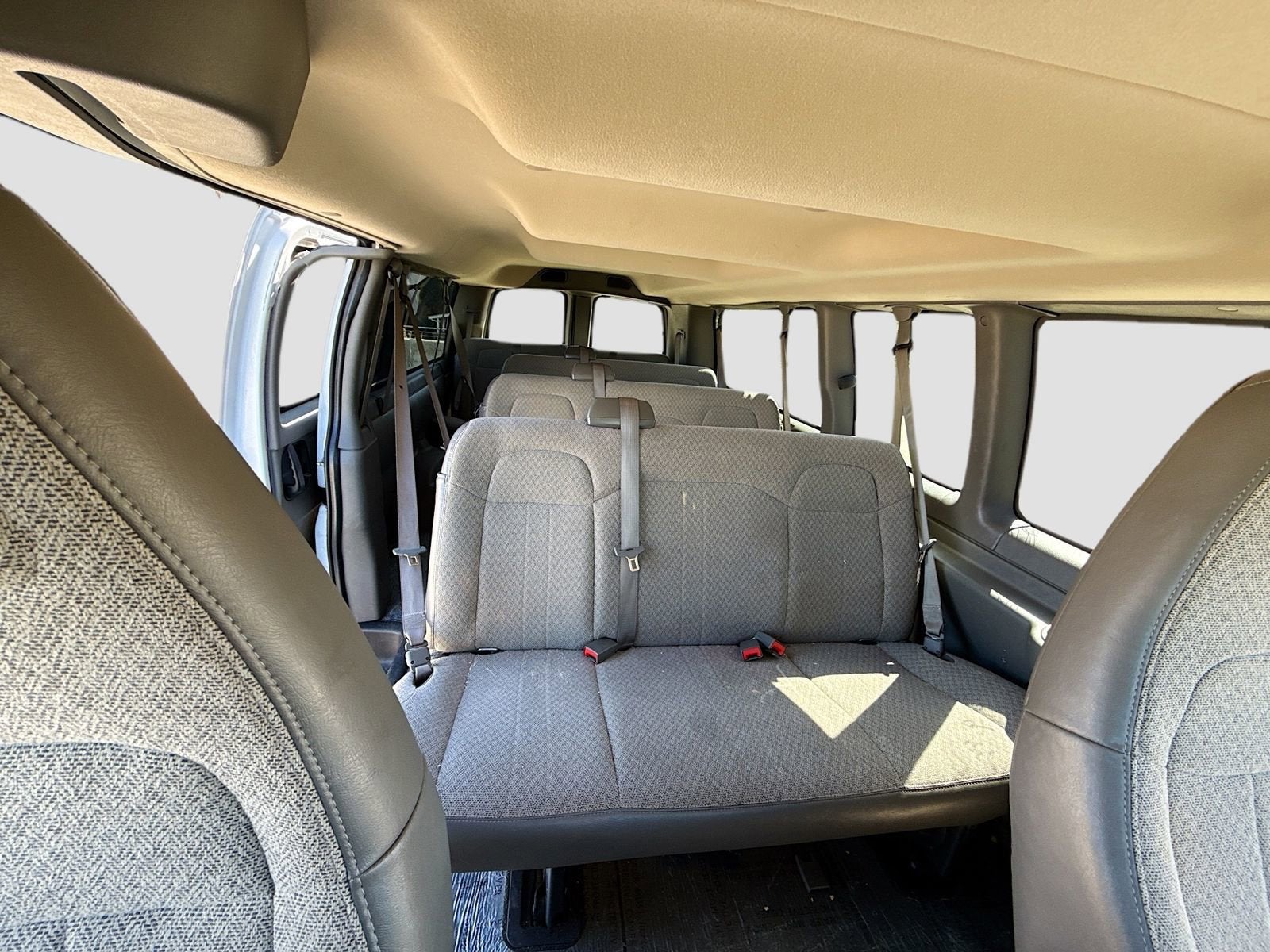 2024 Chevrolet Express Passenger 3500 1LT