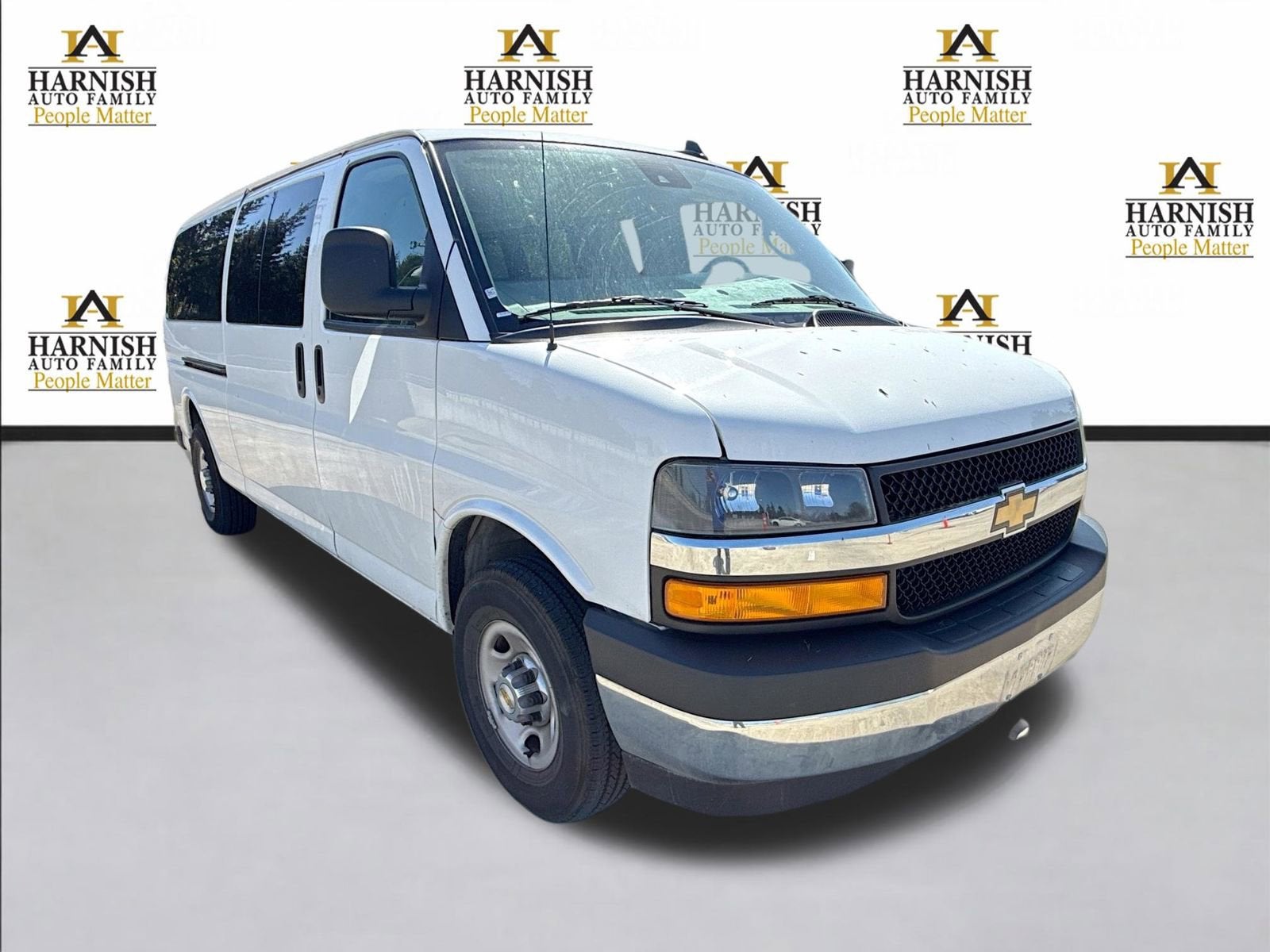 2024 Chevrolet Express Passenger 3500 1LT
