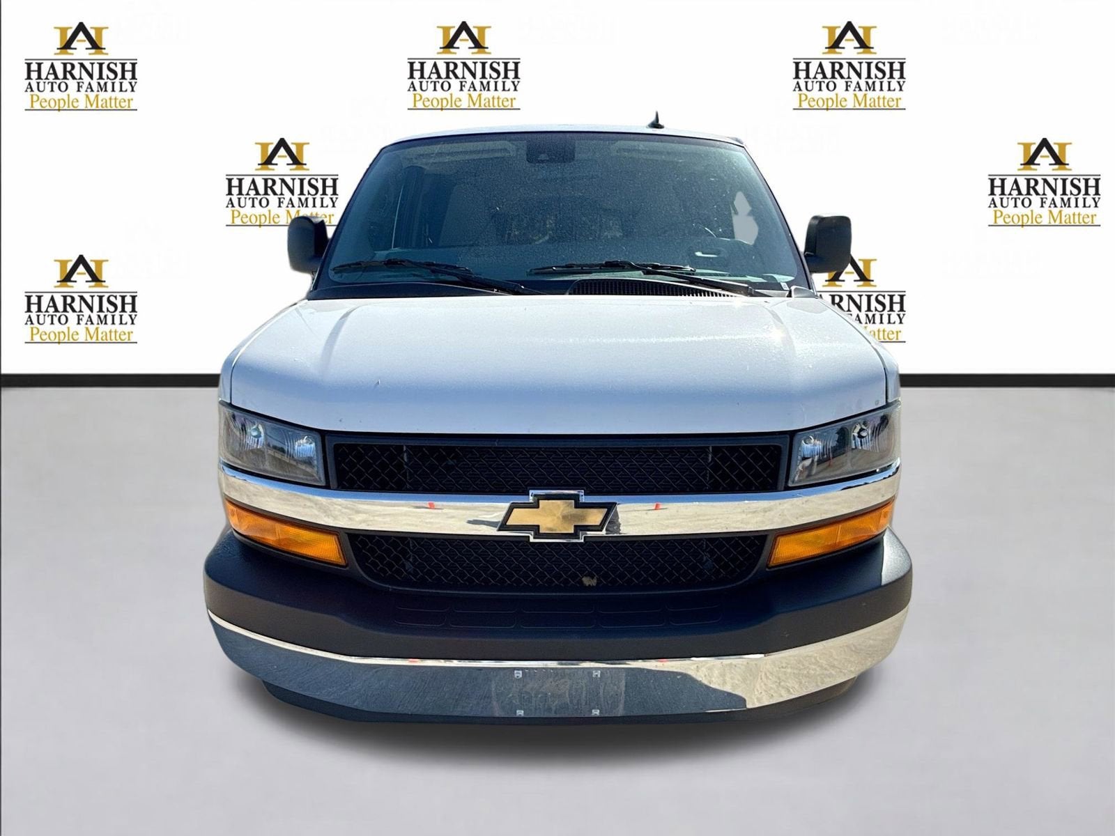 2025 Chevrolet Express Passenger 1LT