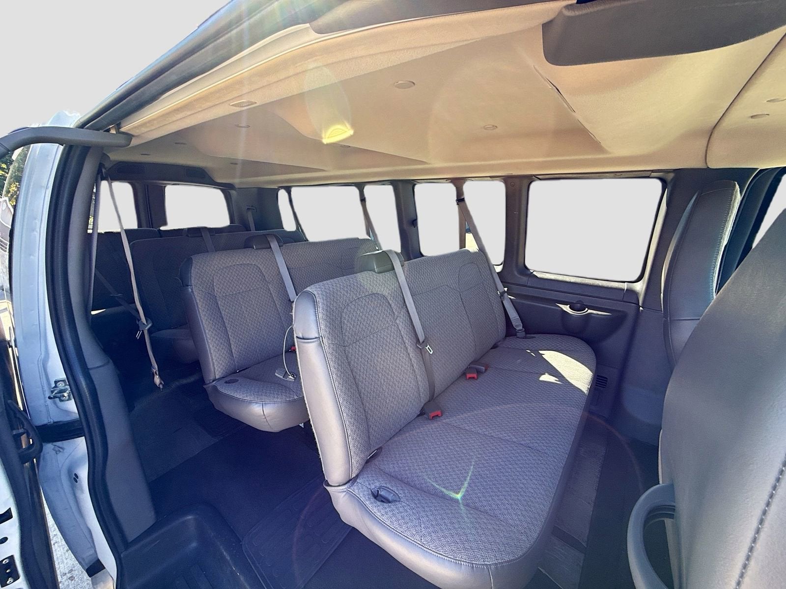 2025 Chevrolet Express Passenger 1LT