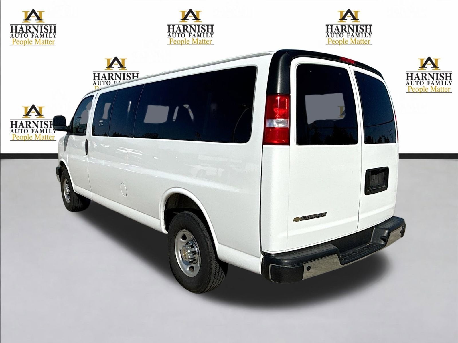 2025 Chevrolet Express Passenger 1LT