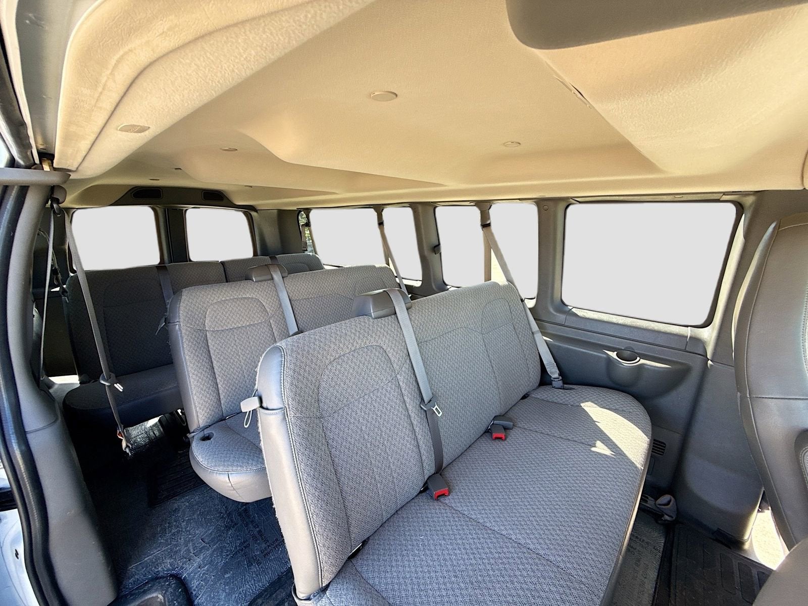 2025 Chevrolet Express Passenger 1LT