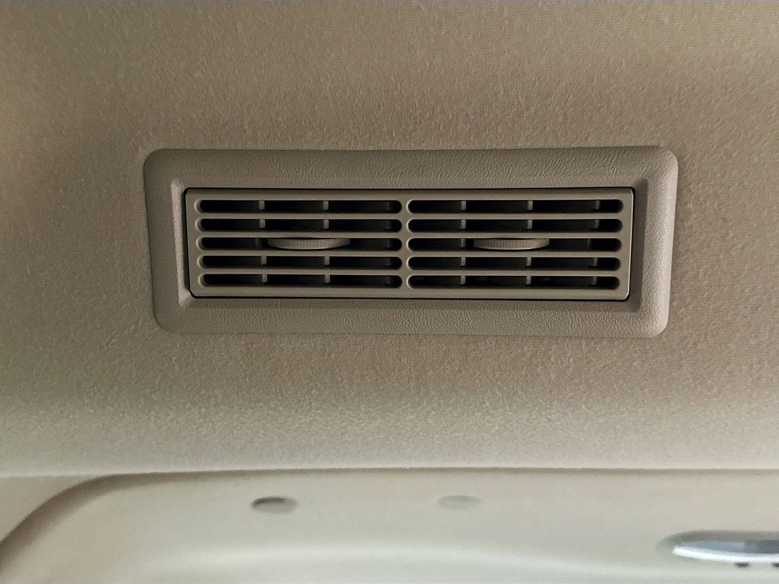 2025 Chevrolet Express Passenger 1LT