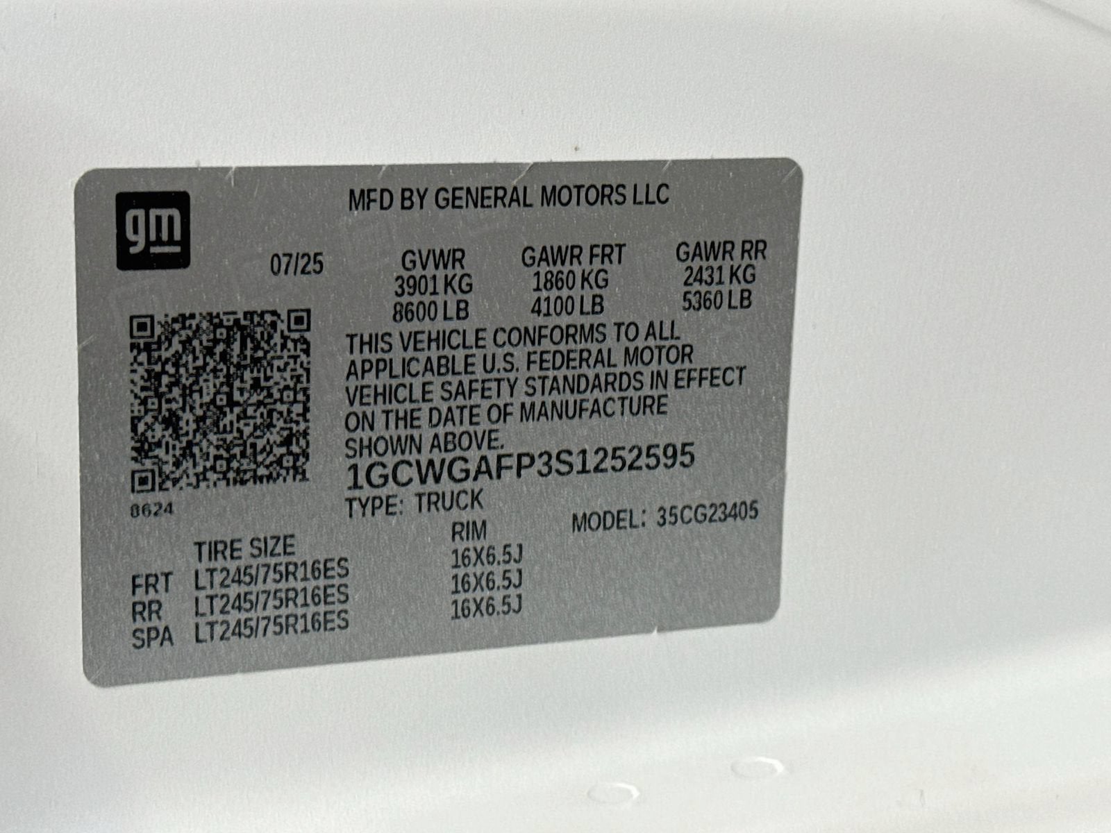 2025 Chevrolet Express Cargo WT