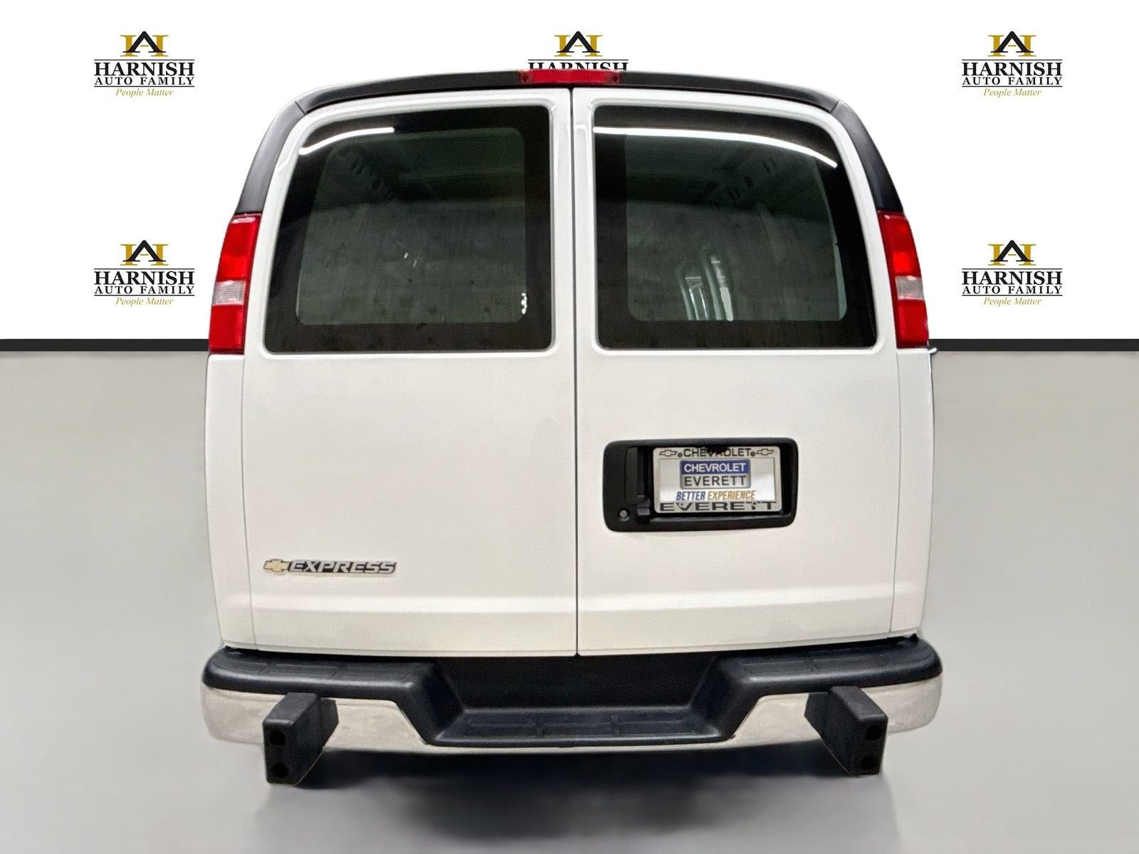 2025 Chevrolet Express Cargo WT