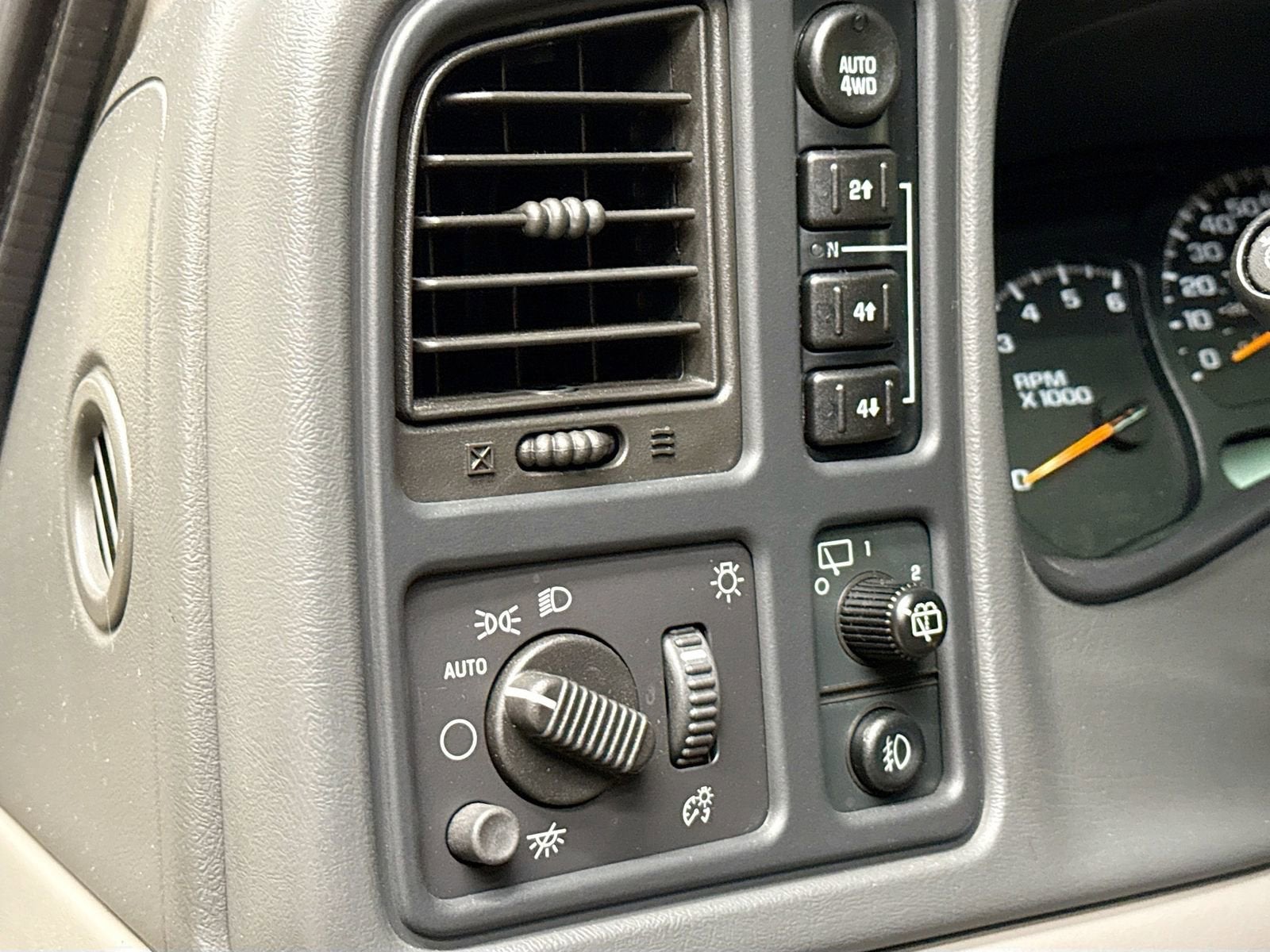 2004 Chevrolet Suburban LT