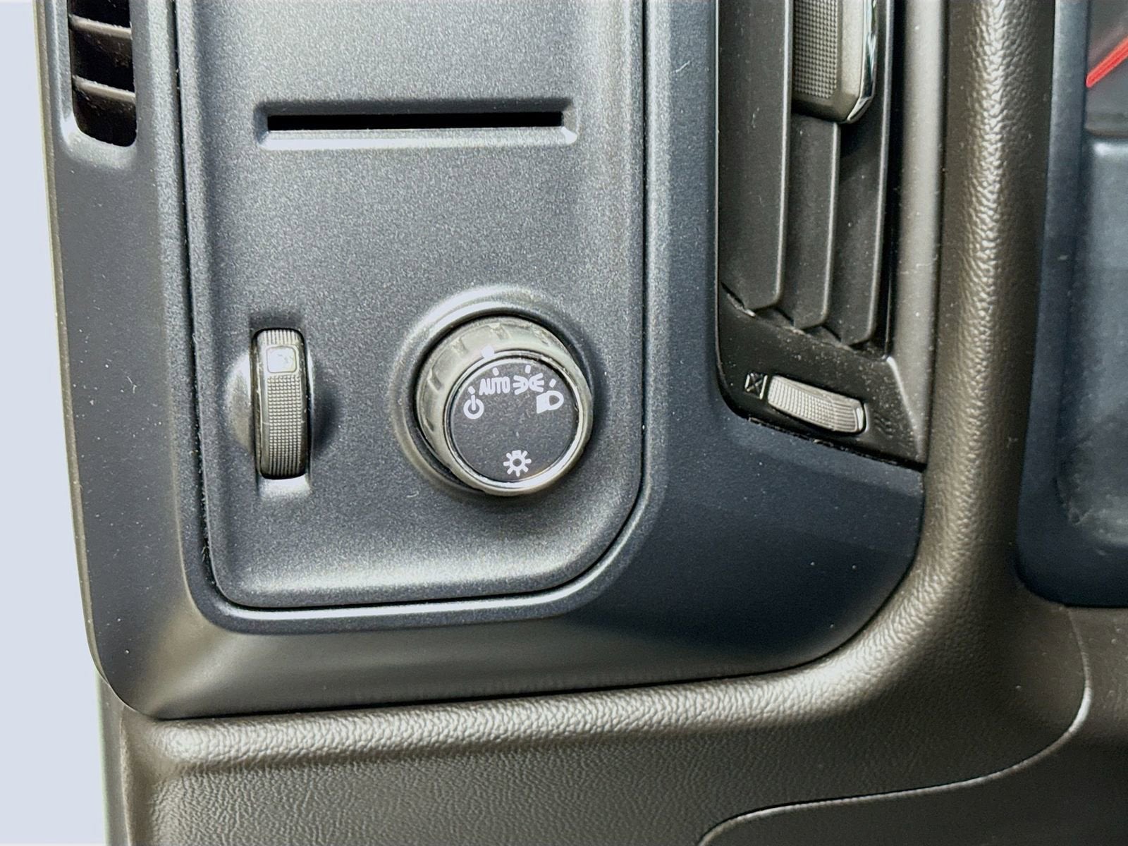 2018 GMC Sierra 1500 2WD Reg Cab 133.0"