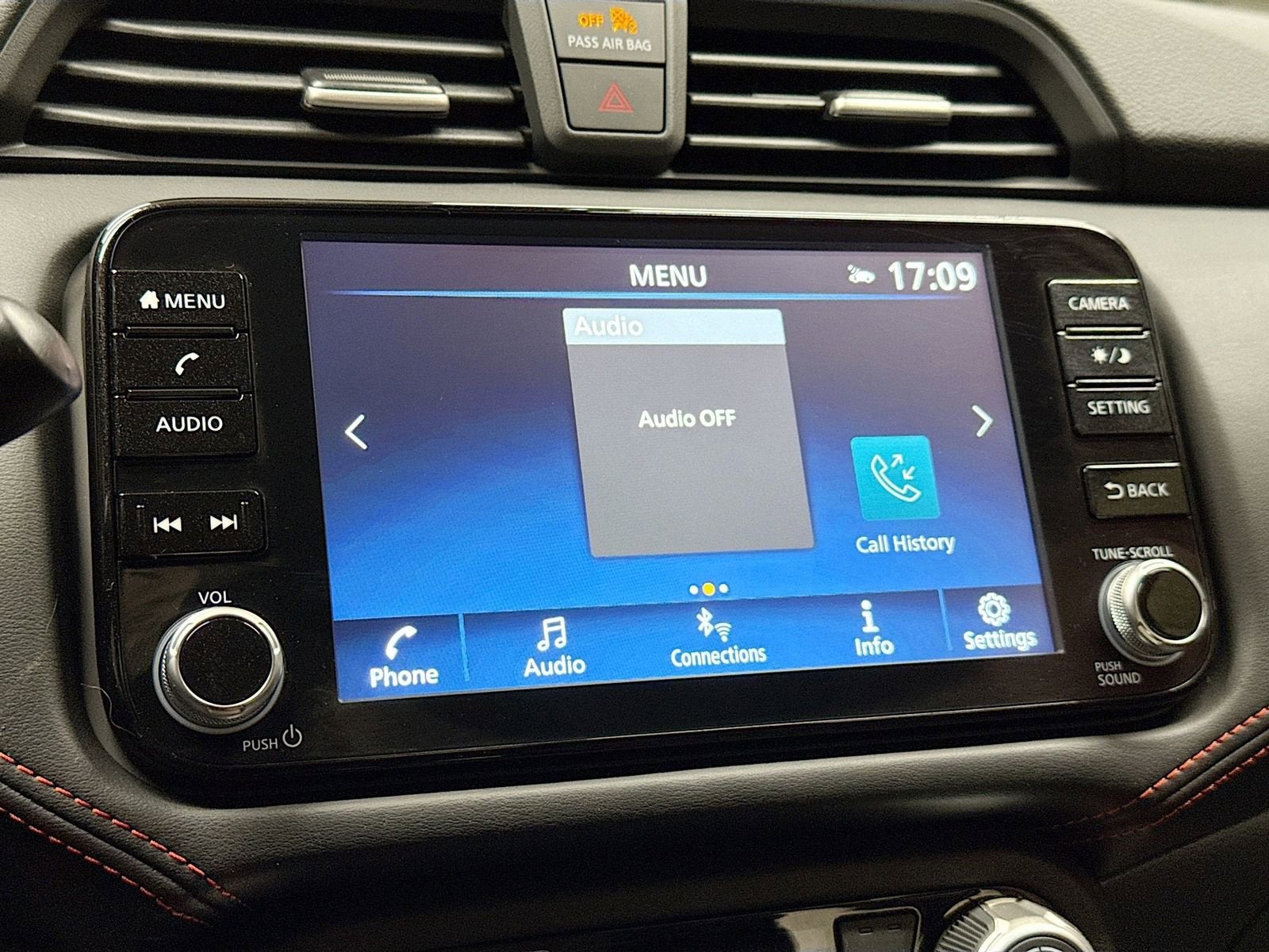 2025 Nissan Versa Sedan SR - Photo 17