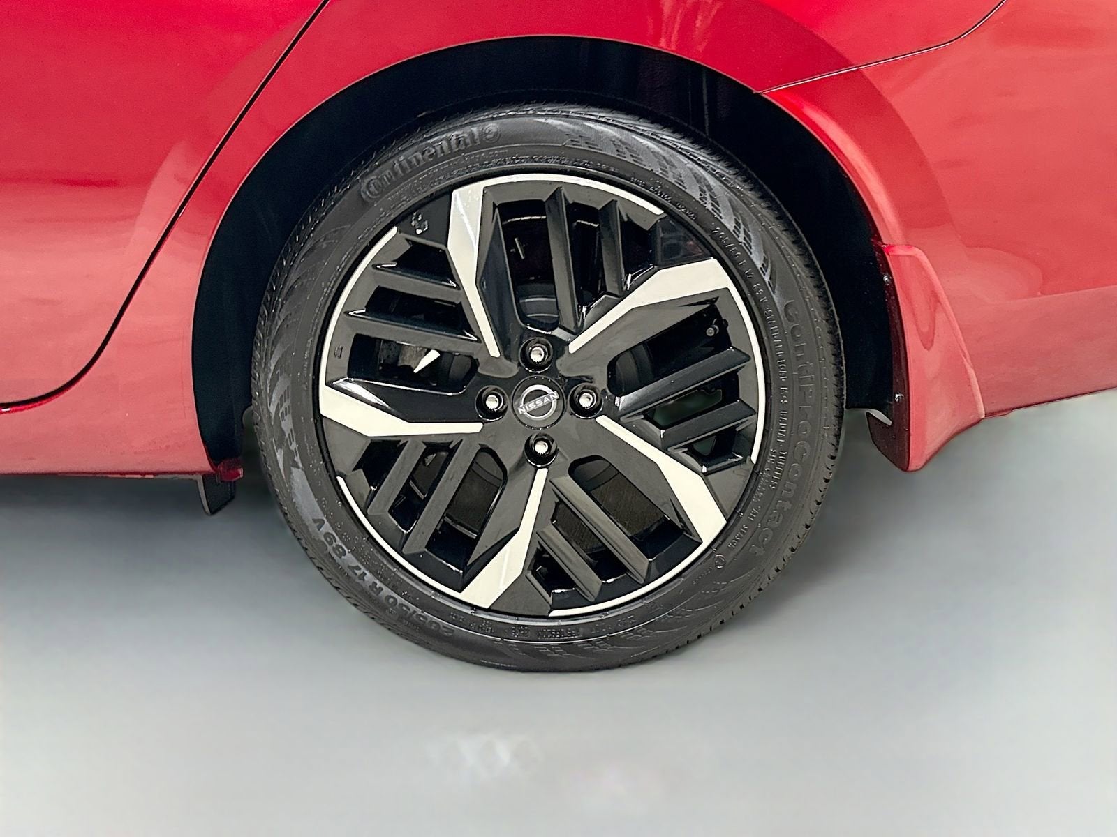 2025 Nissan Versa Sedan SR - Photo 32