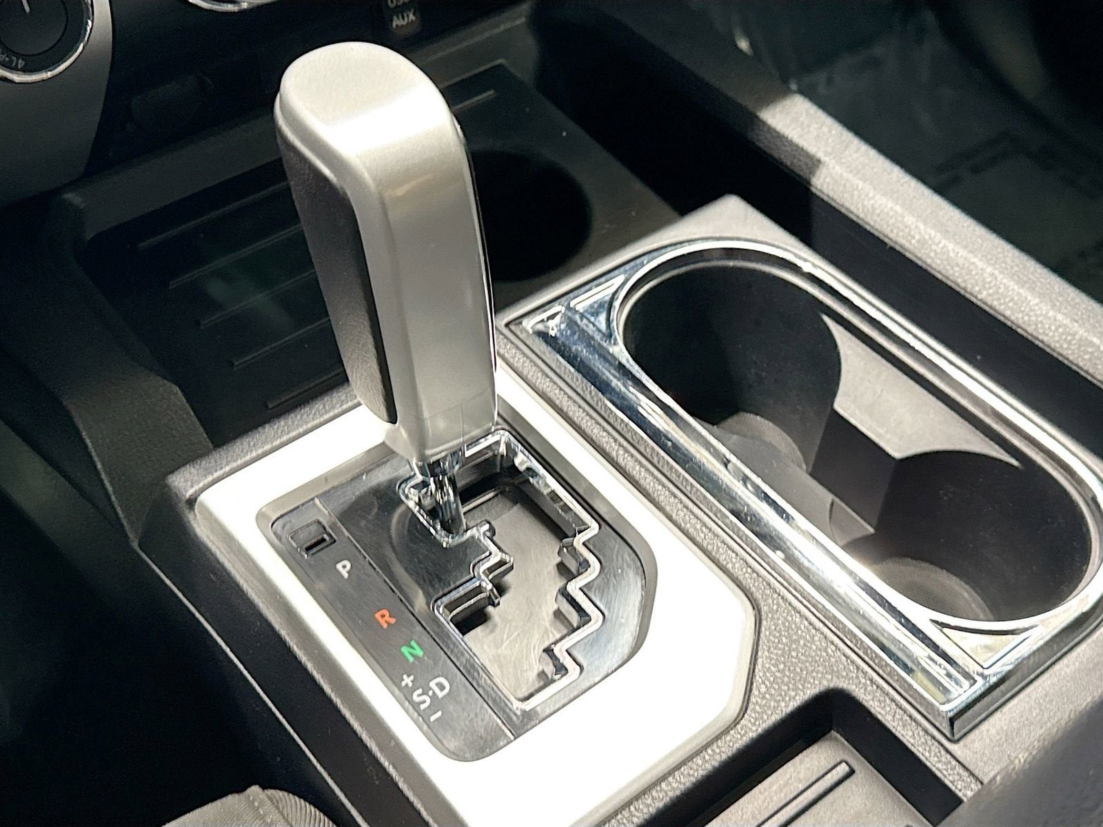 2017 Toyota Tundra SR5 5.7L V8