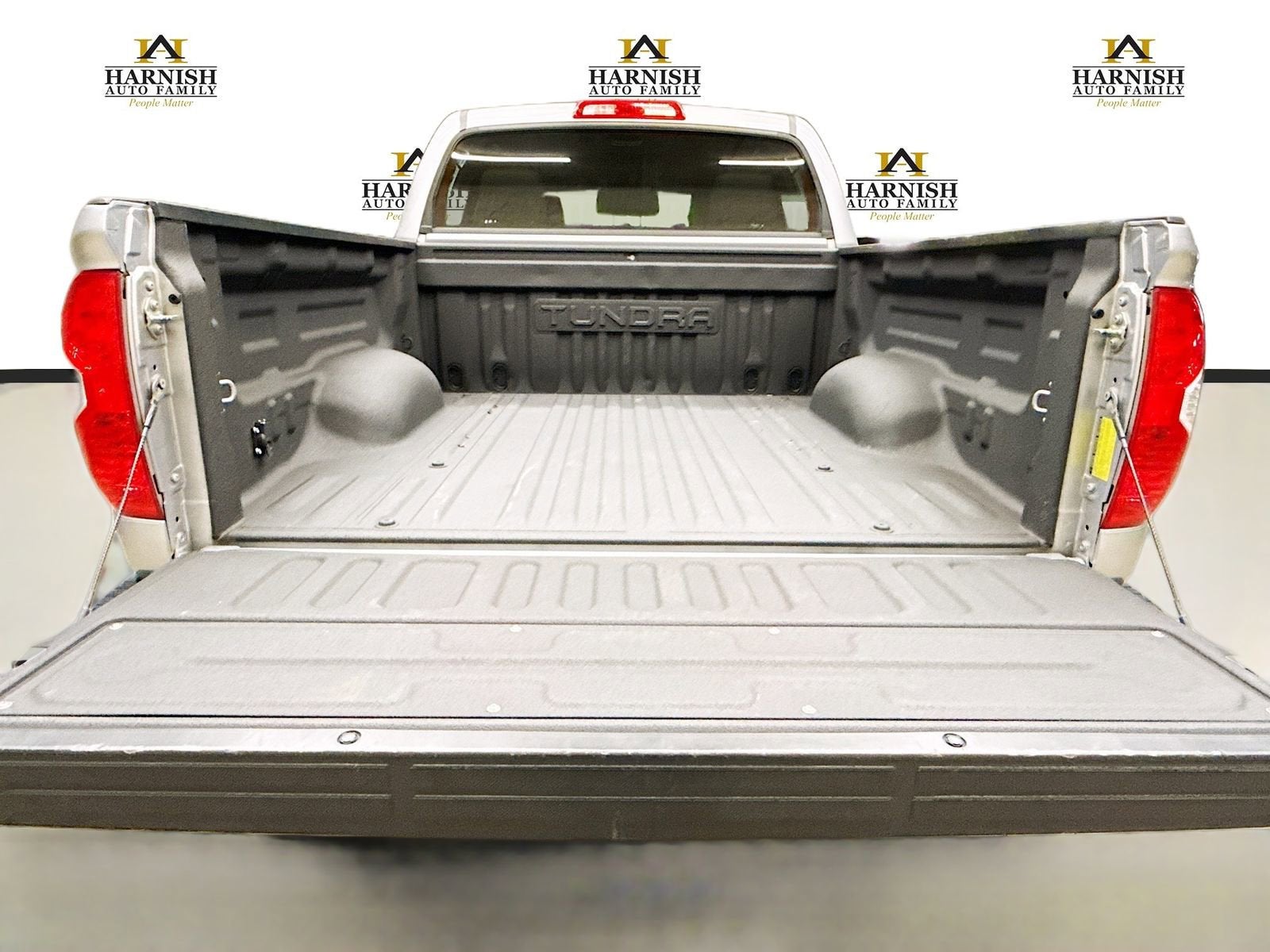 2017 Toyota Tundra SR5 5.7L V8