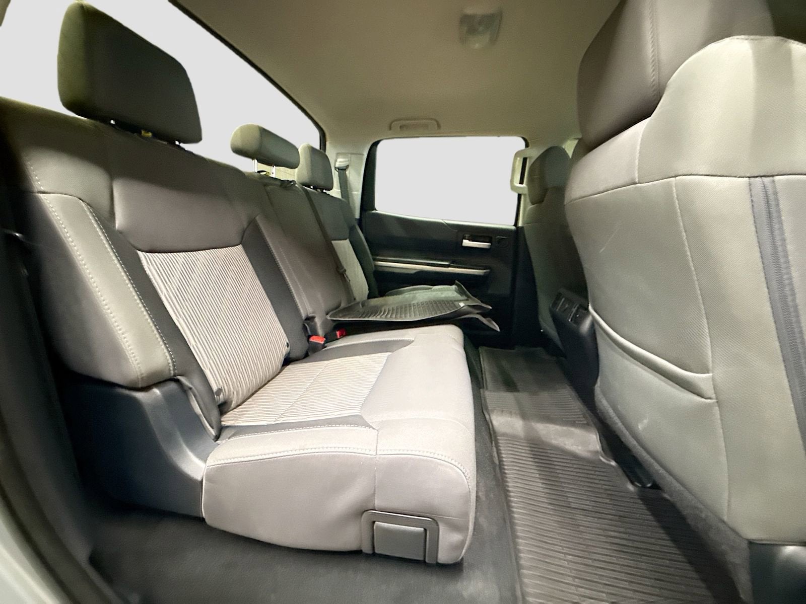 2017 Toyota Tundra SR5 5.7L V8