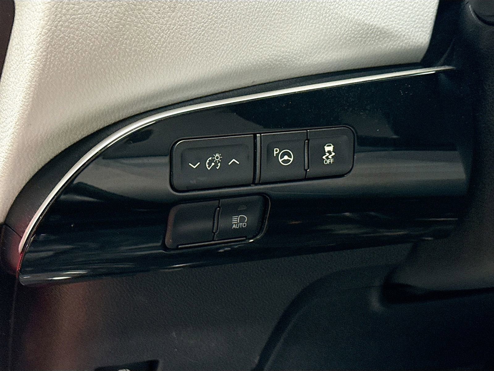 2020 Toyota Prius LE