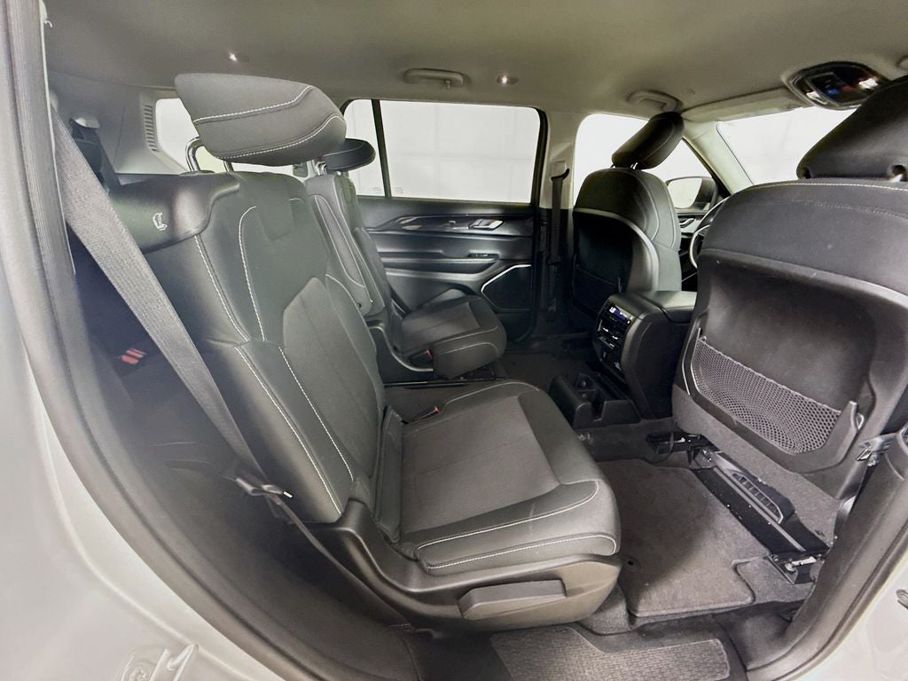 2022 Jeep Grand Cherokee L Laredo