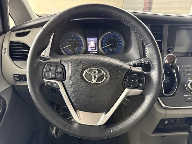 2015 Toyota Sienna XLE 7 Passenger