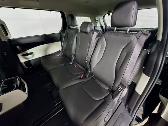 2024 Kia Carnival SX