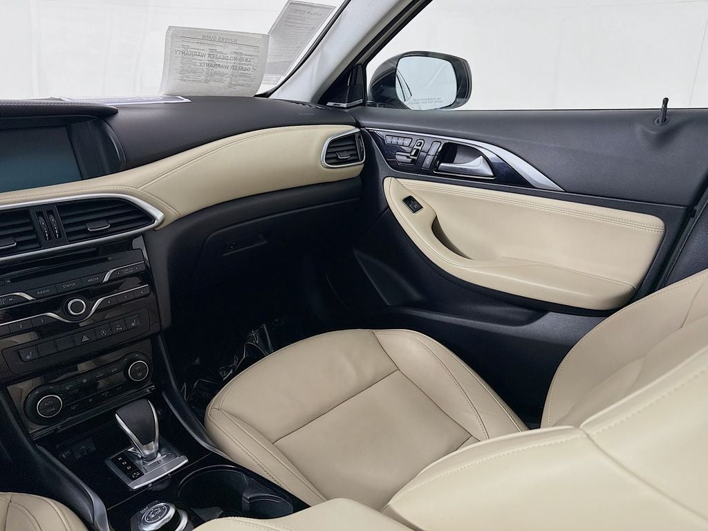 2018 INFINITI QX30 Premium