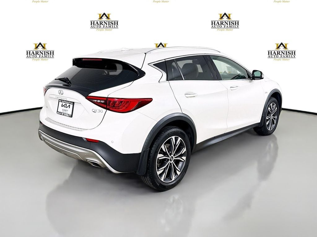 2018 INFINITI QX30 Premium