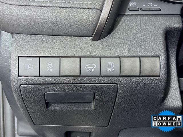 2022 Toyota Camry Hybrid SE