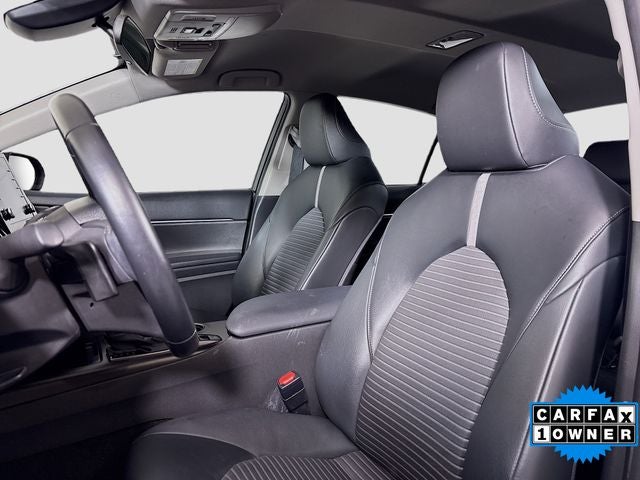 2022 Toyota Camry Hybrid SE