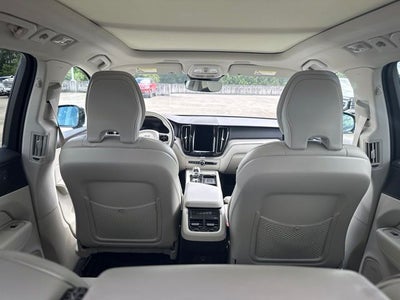 2023 Volvo XC60 B6 Ultimate Dark Theme