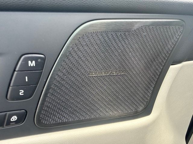 2023 Volvo XC60 B6 Ultimate Dark Theme