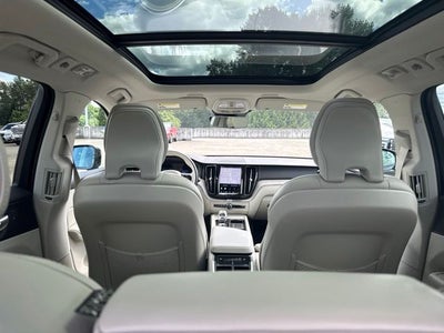 2023 Volvo XC60 B6 Ultimate Dark Theme