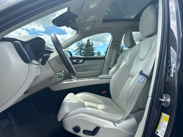 2023 Volvo XC60 B6 Ultimate Dark Theme