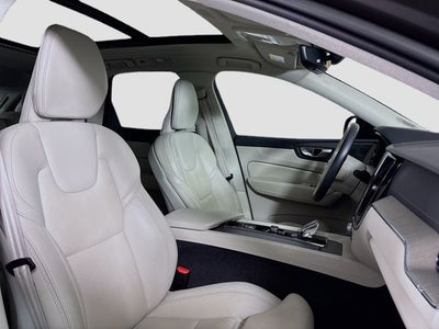 2023 Volvo XC60 B6 Ultimate Dark Theme