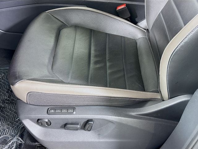 2022 Volkswagen Atlas Cross Sport 3.6L V6 SEL Premium R-Line