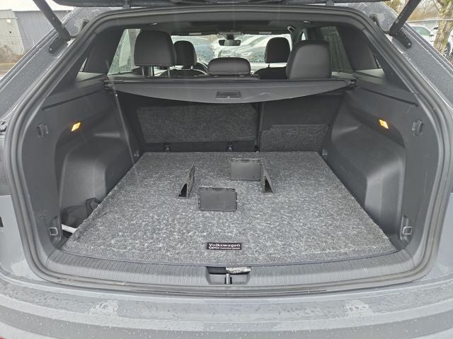 2023 Volkswagen Atlas Cross Sport 3.6L V6 SEL Premium R-Line