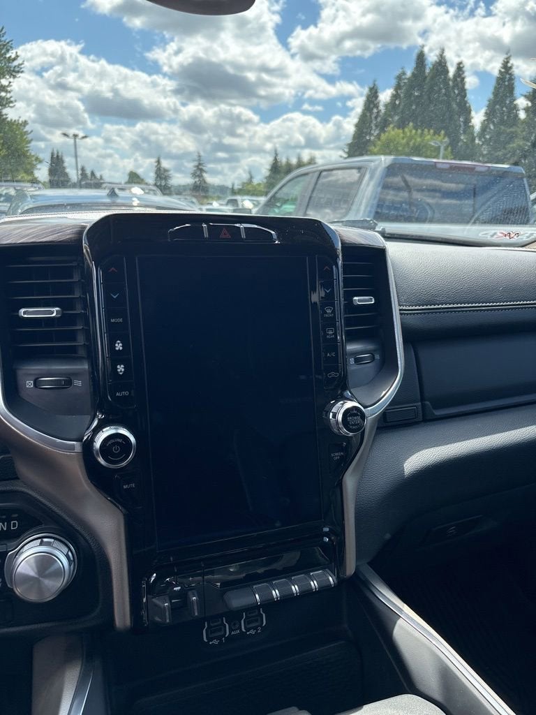 2020 RAM 1500 Laramie Crew Cab 4x4 5'7" Box