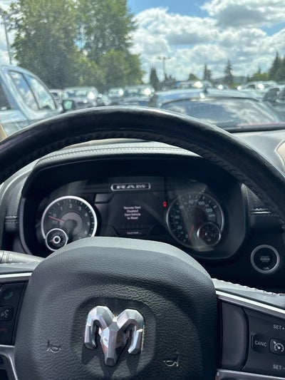 2020 RAM 1500 Laramie Crew Cab 4x4 5'7" Box