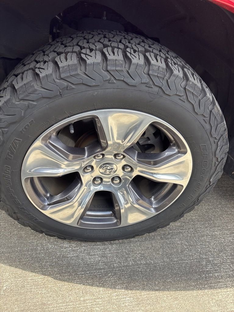 2020 RAM 1500 Laramie Crew Cab 4x4 5'7" Box