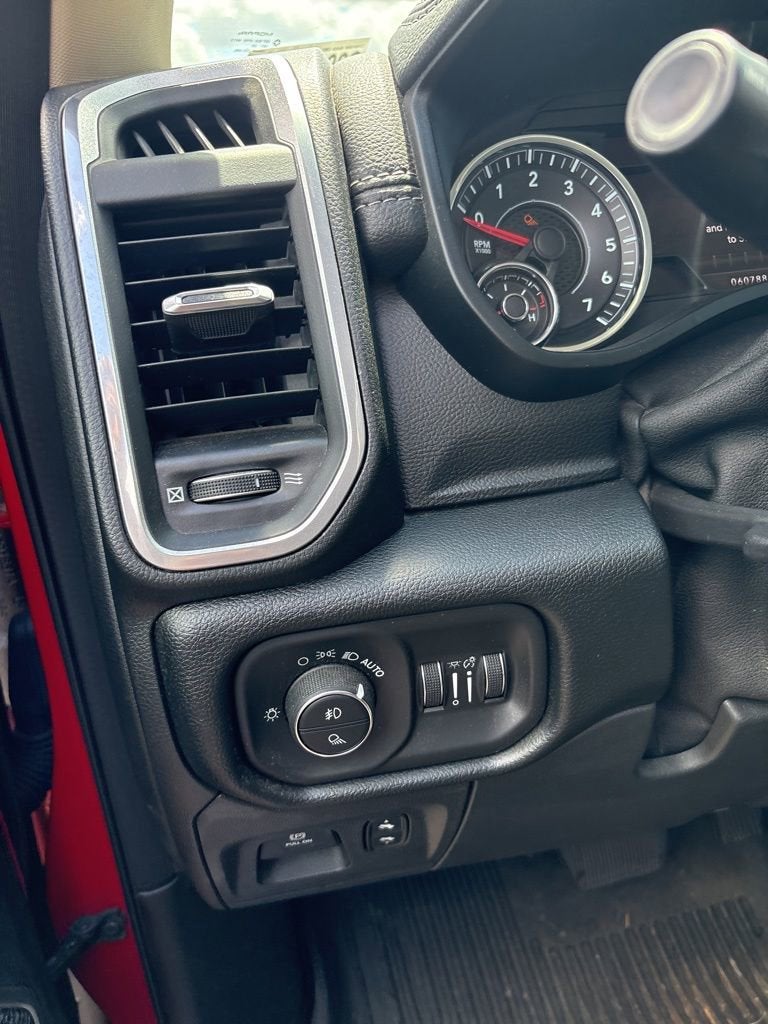 2020 RAM 1500 Laramie Crew Cab 4x4 5'7" Box
