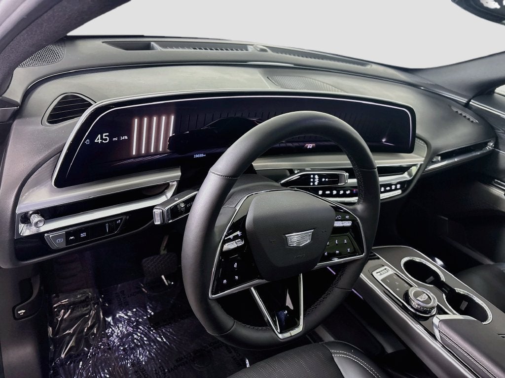 2024 Cadillac LYRIQ Luxury 1