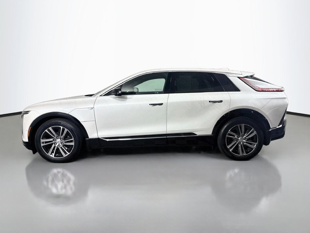 2024 Cadillac LYRIQ Luxury 1