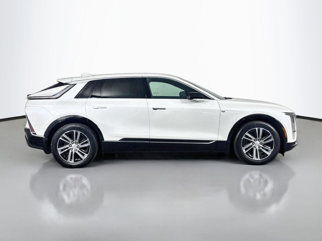 2024 Cadillac LYRIQ Luxury 1