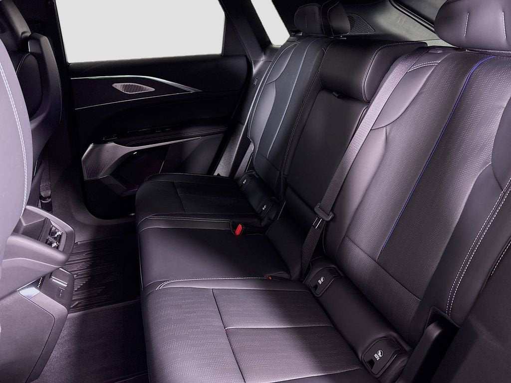 2024 Cadillac LYRIQ Sport 2