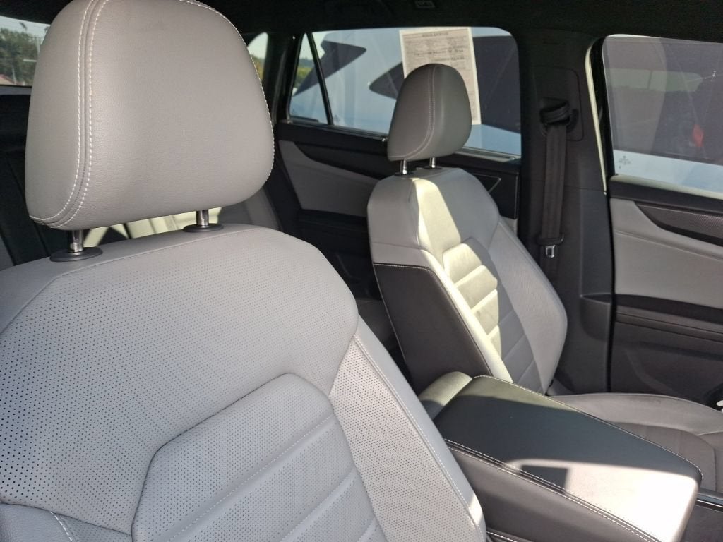 2024 Volkswagen Atlas Cross Sport 2.0T SEL R-Line