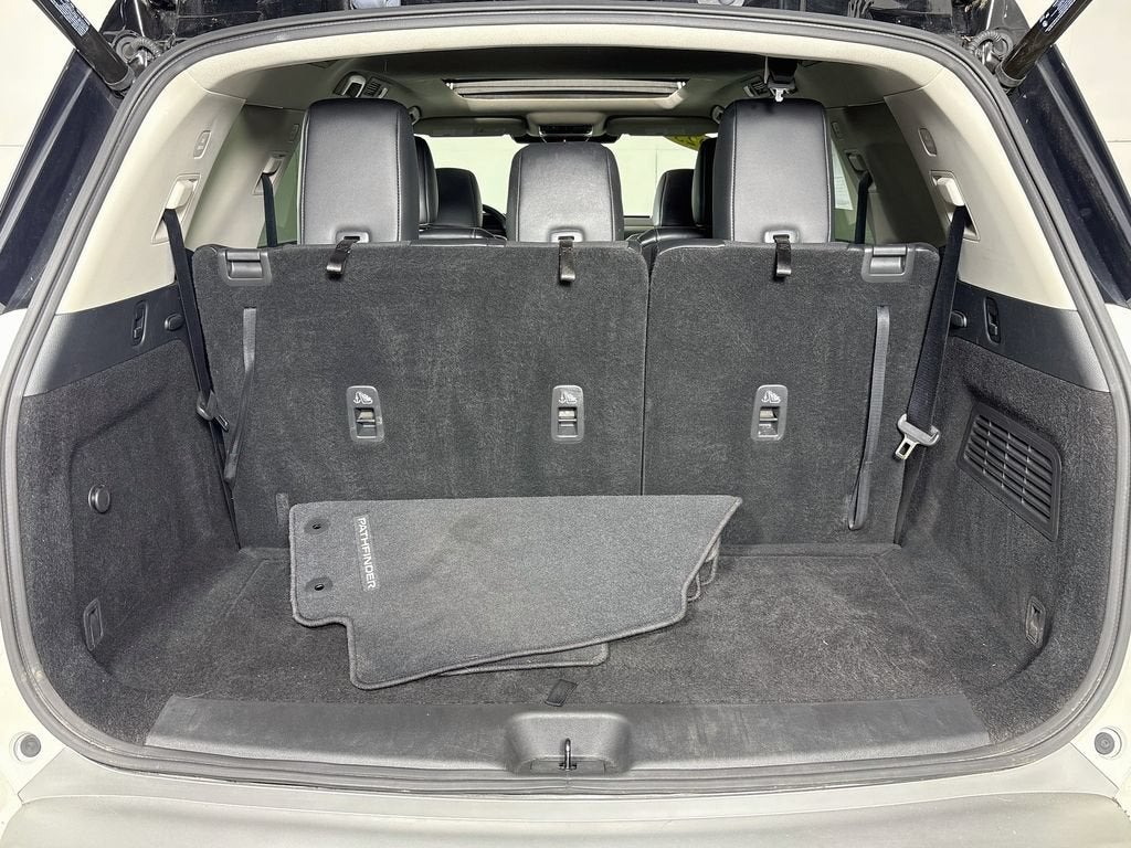 2023 Nissan Pathfinder SL 4WD