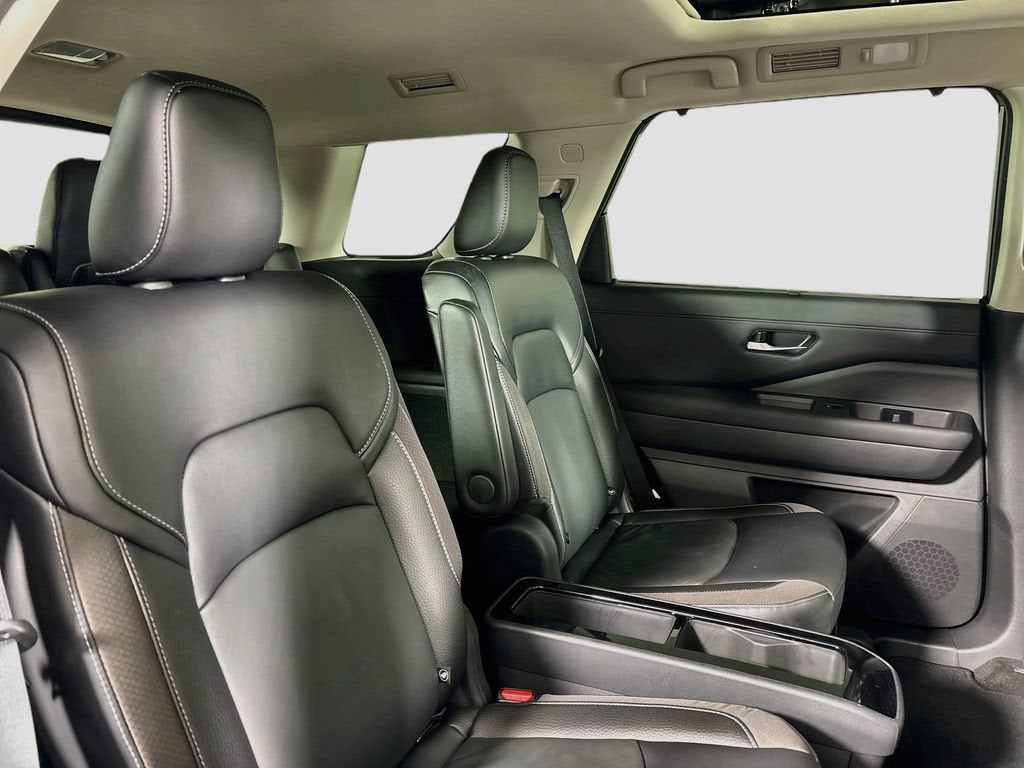 2023 Nissan Pathfinder SL 4WD