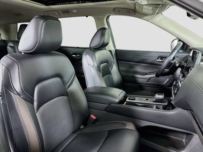 2023 Nissan Pathfinder SL 4WD