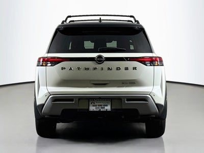 2023 Nissan Pathfinder SL 4WD