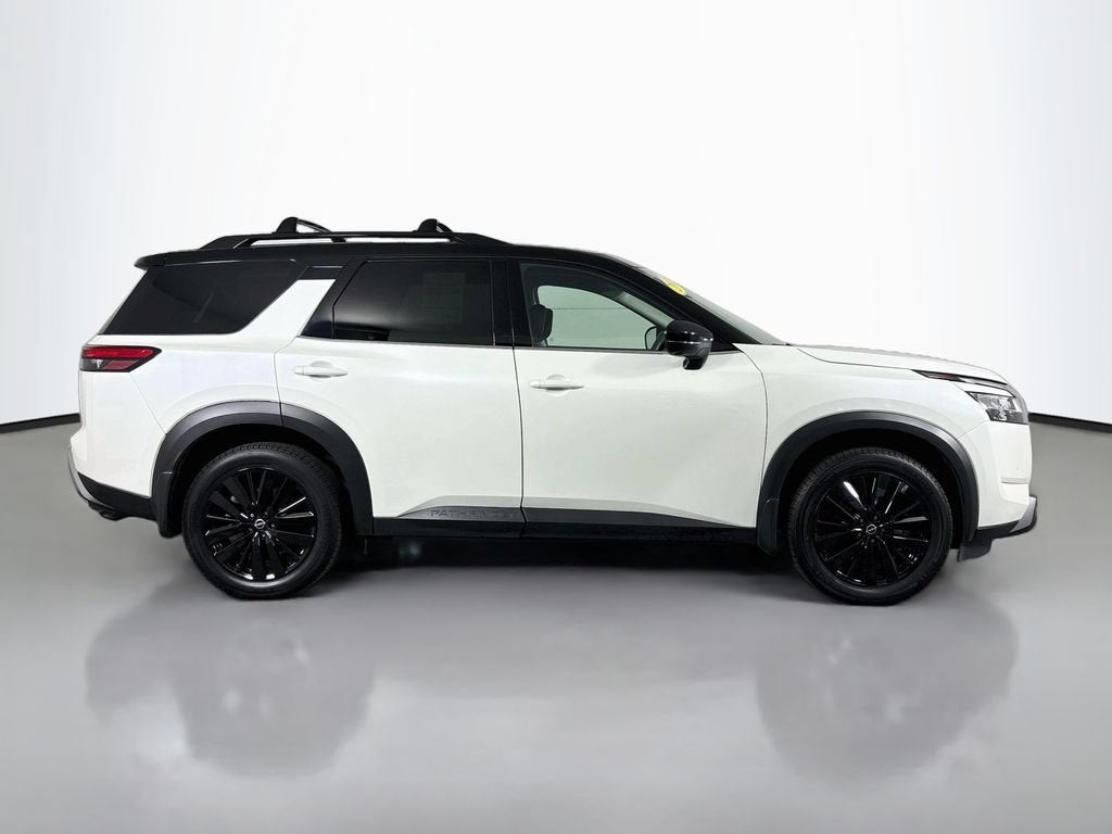 2023 Nissan Pathfinder SL 4WD