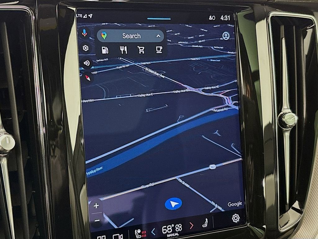 2022 Volvo XC60 B6 R-Design